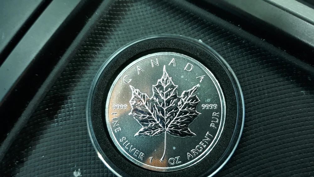 Canadian Silver Maple Leaf, One Ounce reverse: Maple leaf, CANADA, 9999 and 1 OZ FINE SILVER