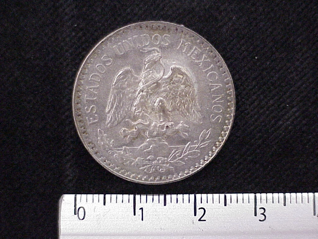 Obverse of a Mexican 1935 50 centavos silver coin showing the national eagle and snake.