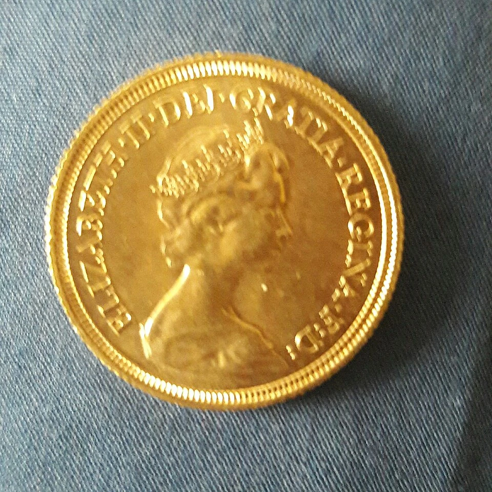 Elizabeth II Machin Gold Sovereign — Actual Issue Years obverse: Arnold Machin Elizabeth II tiara portrait